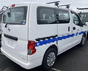 ステッカー剥離　NV200